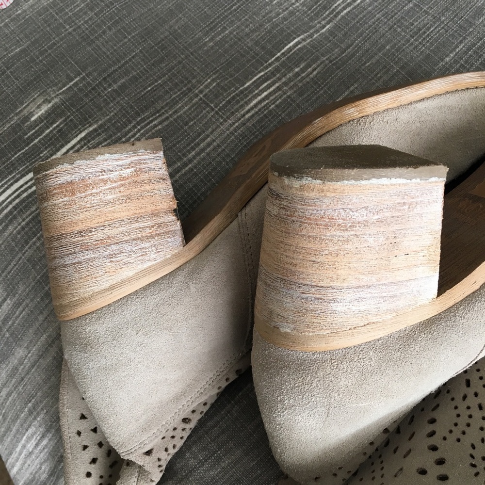 Host Pick! π· Crown Vintage Suede Boots - Picture 4 of 5